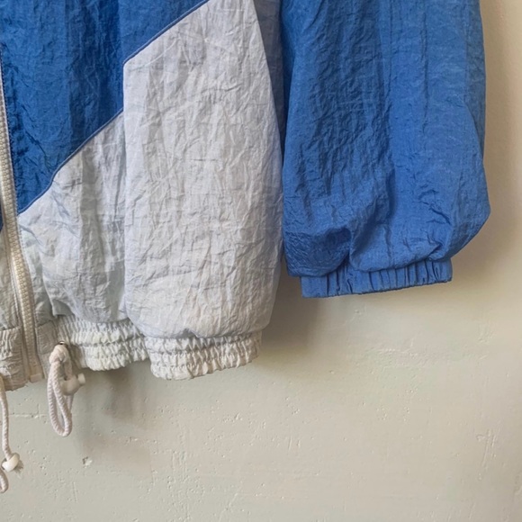 1980's Blue and White Striped Women's Nylon Track Jacket Vintage Windbreaker - Picture 6 of 7